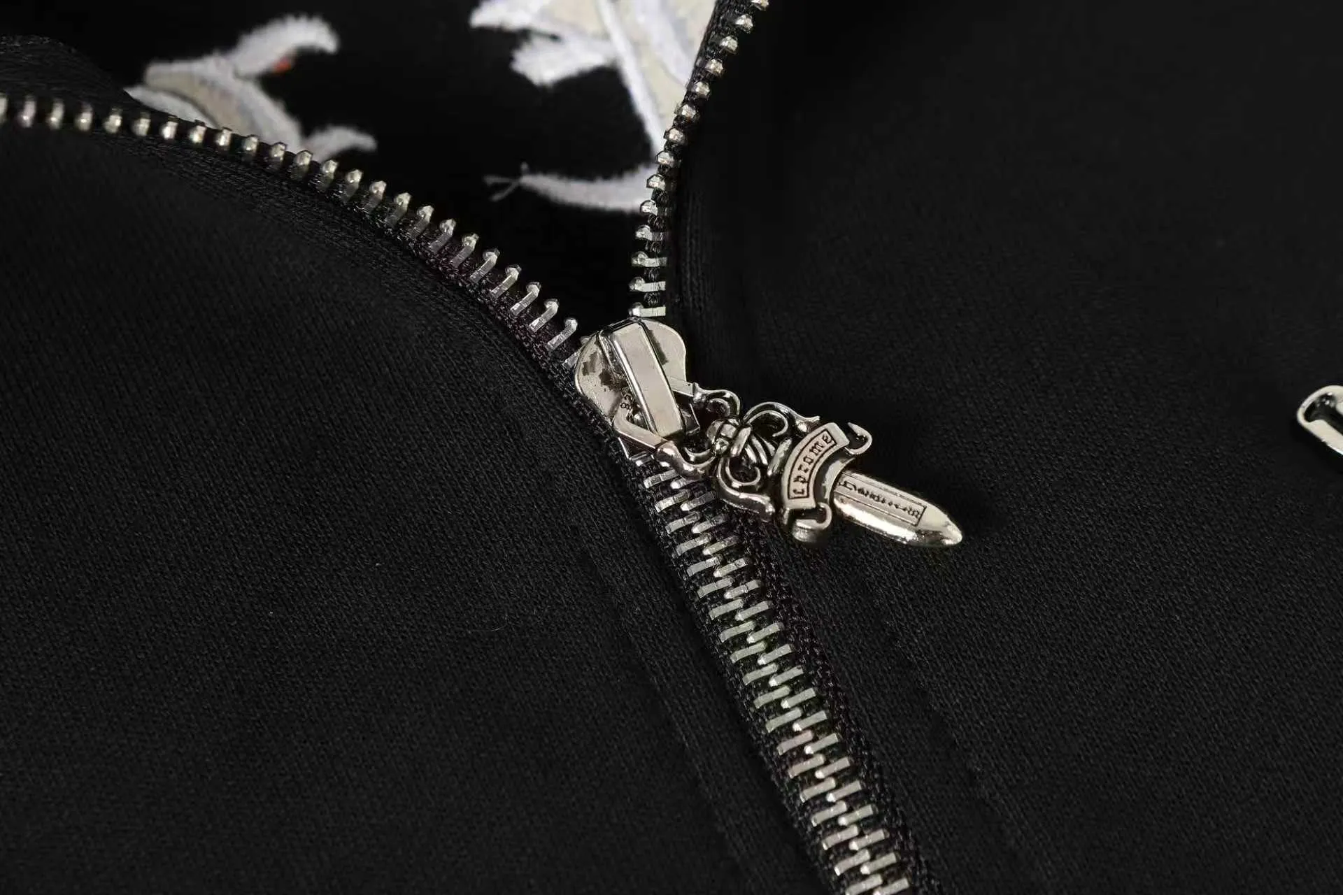 P270 K05 cross-border model, please do not place an order if you pursue quality - Chrome Hearts/Chrome Heart Sanskrit Cross ✝️raglan sleeve zipper sweatshirt cardigan jacket - high weight, high density and high quality, soft, delicate and skin-friendly wool, soft and silky to the touch, excellent warmth and skin-friendly properties - custom-woven and dyed, no color difference, no matter the fabric or workmanship details, beat the ordinary version on the market - hardware zipper accessories are all customized, full of details -Colour: black red -Size: S M L XL